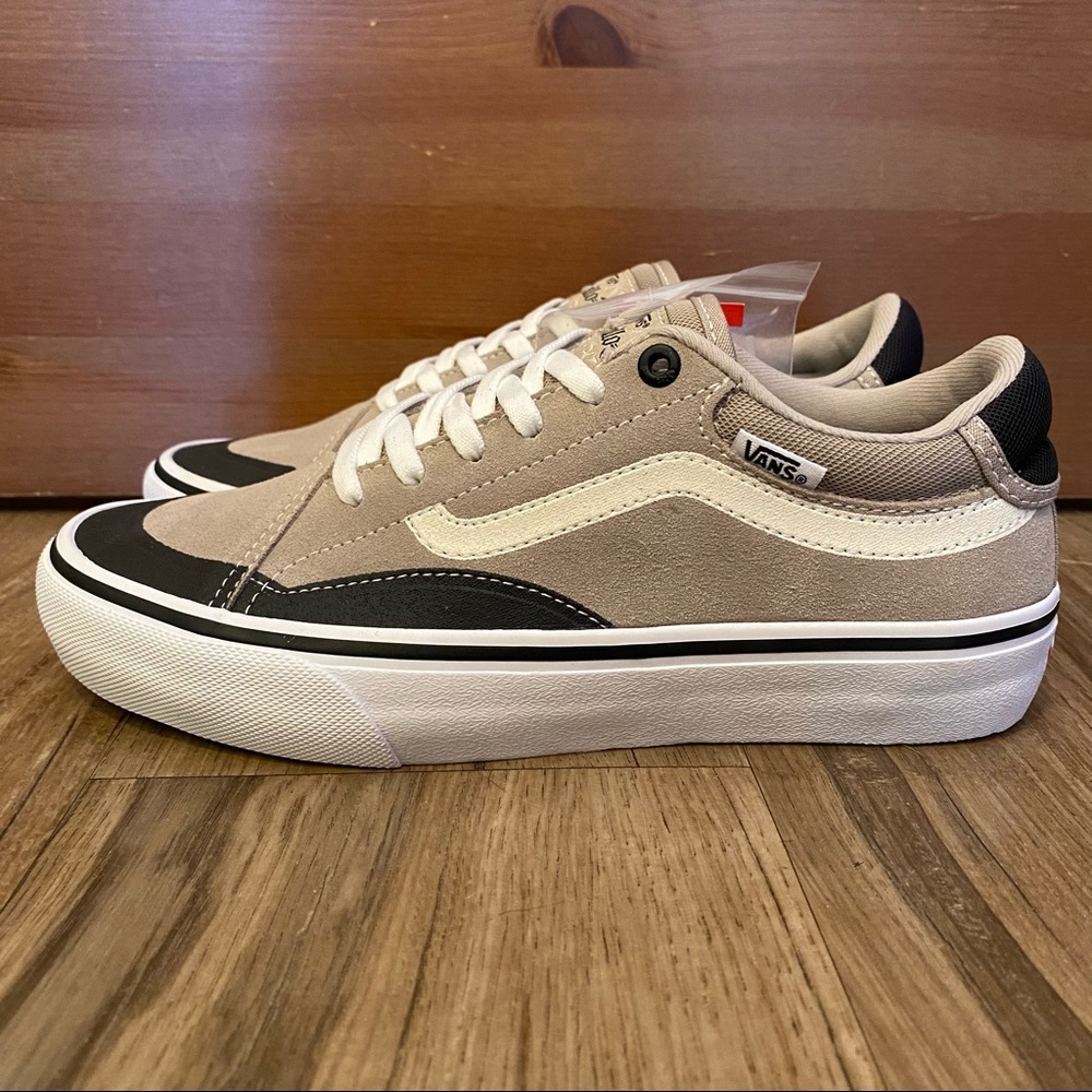 Vans Low Top Sneakers Beige Black White